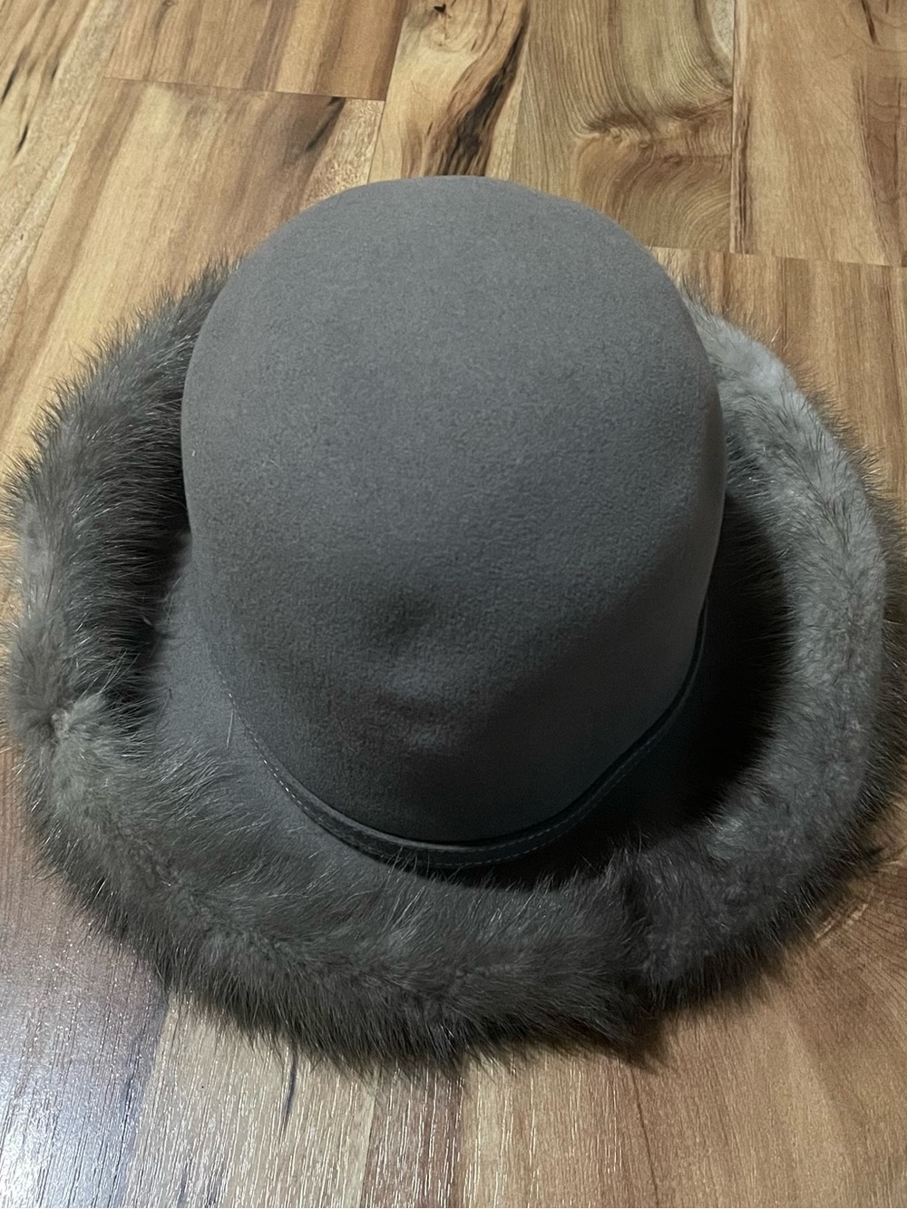 Vtg 60s Mr. John Classic Gray Wool Felt Cloche Hat w/ Fur Brim Trim 22” Med